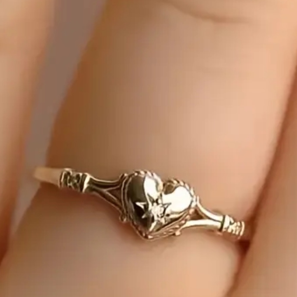 Elegant Gold Heart Ring